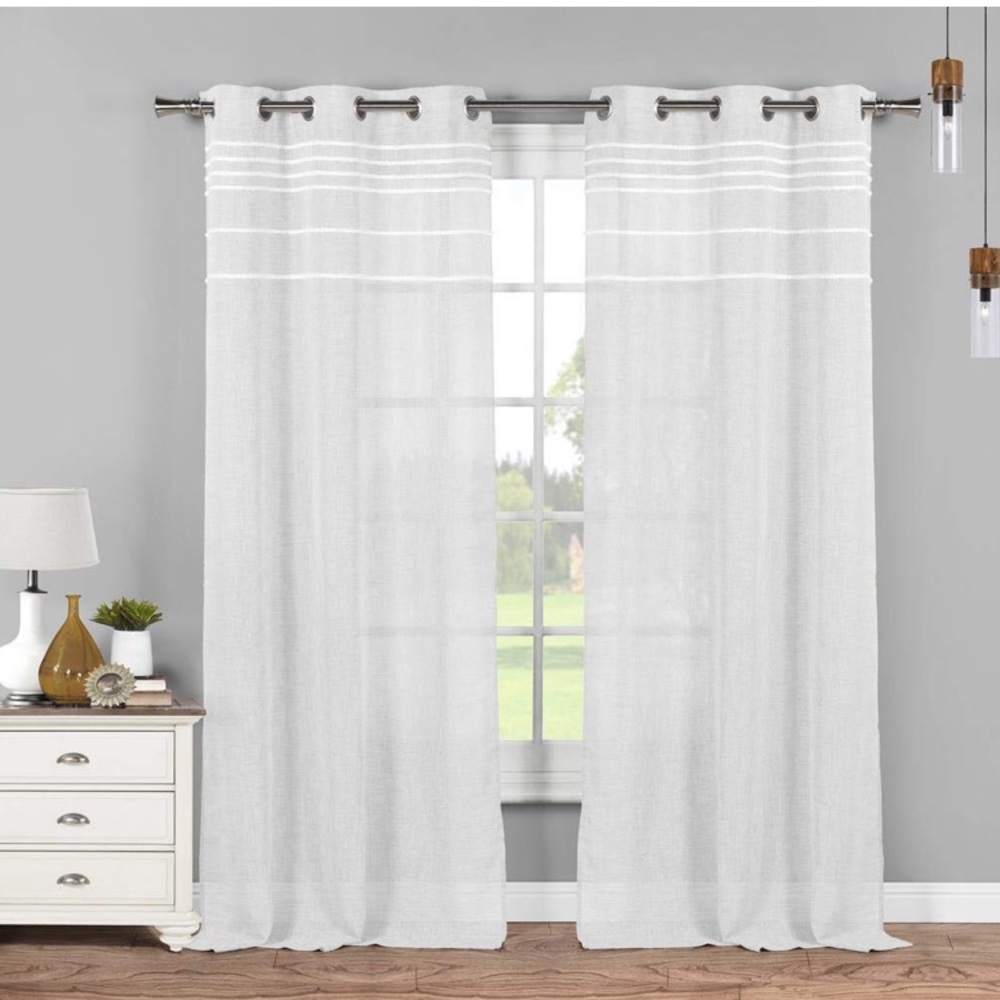 NWT Kensie Home Tinley White Ruffle Grommet Panels